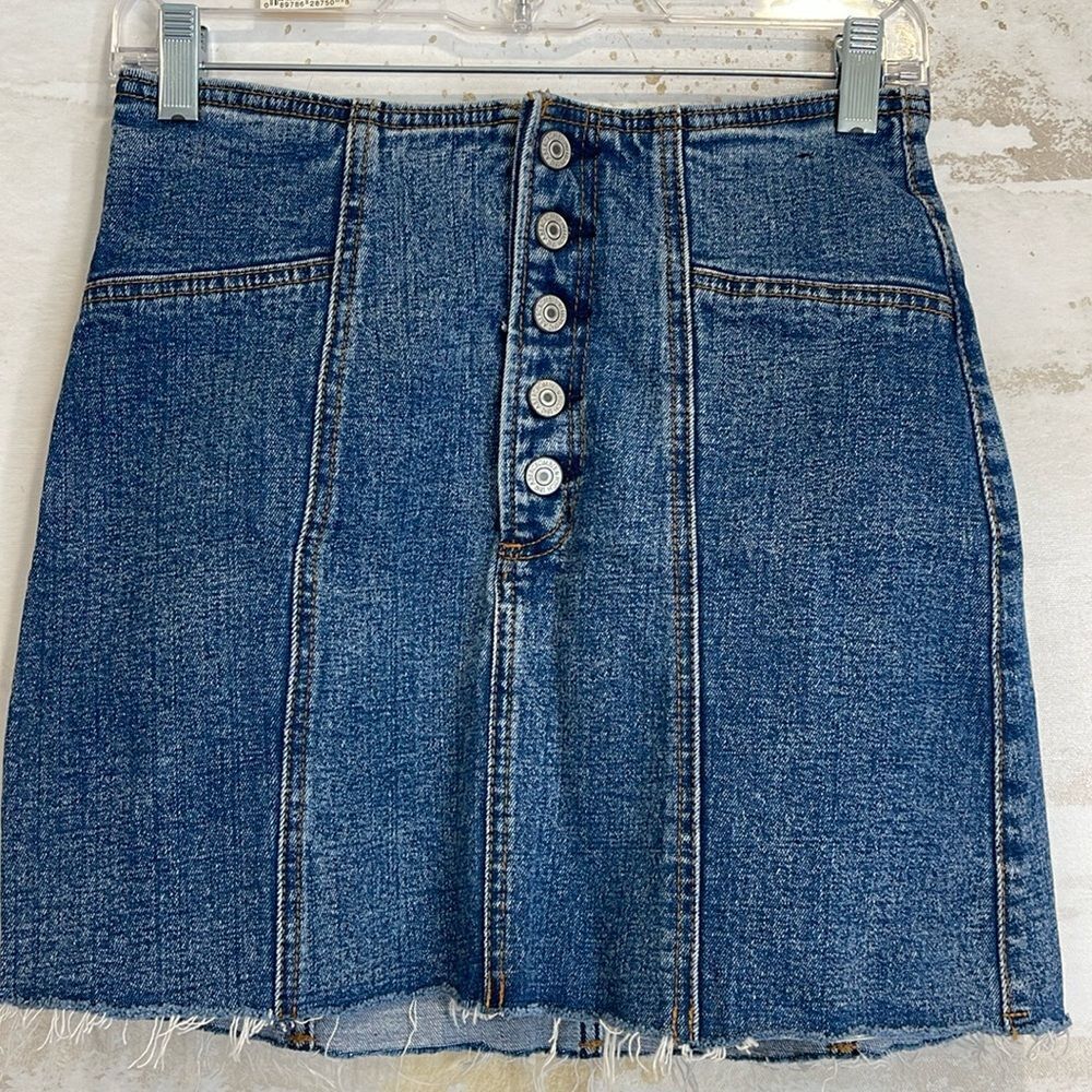 Abercrombie&Fitch exposed button fly natural rise denim skirt w/ raw hem (2/26)